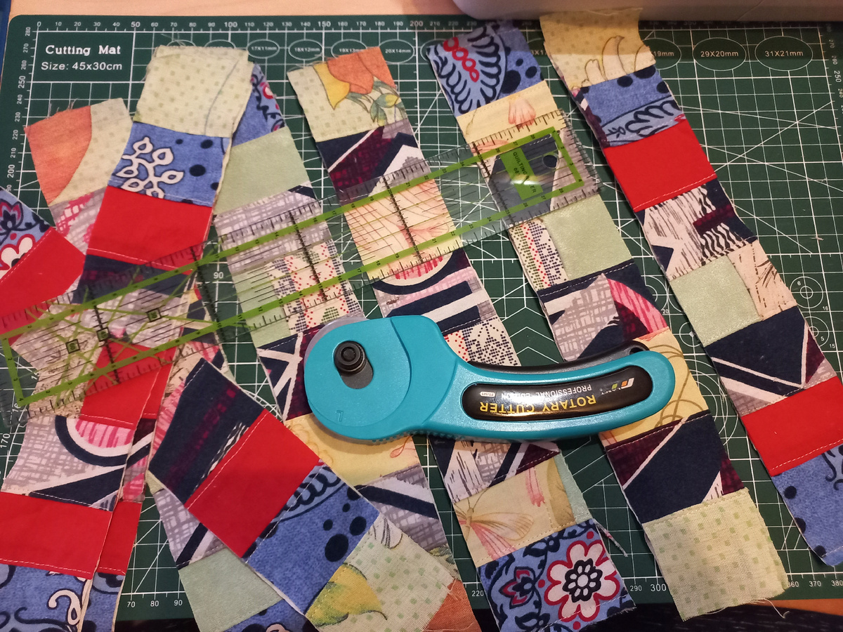 Фото автора статьи @Лана-Мастерица шью просто из полосок ткани