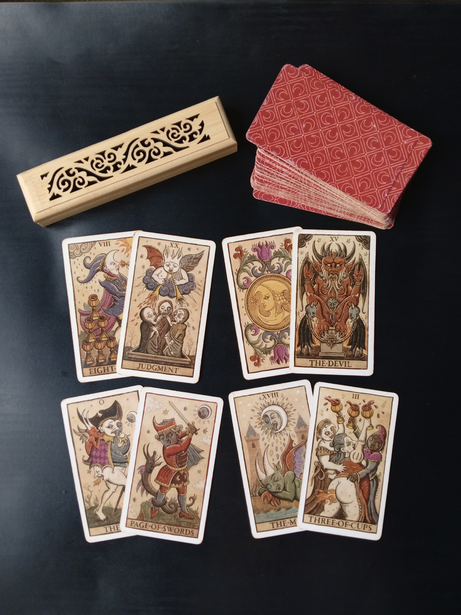 Ответ смотрим на колоде "Таро триумфальной Луны"