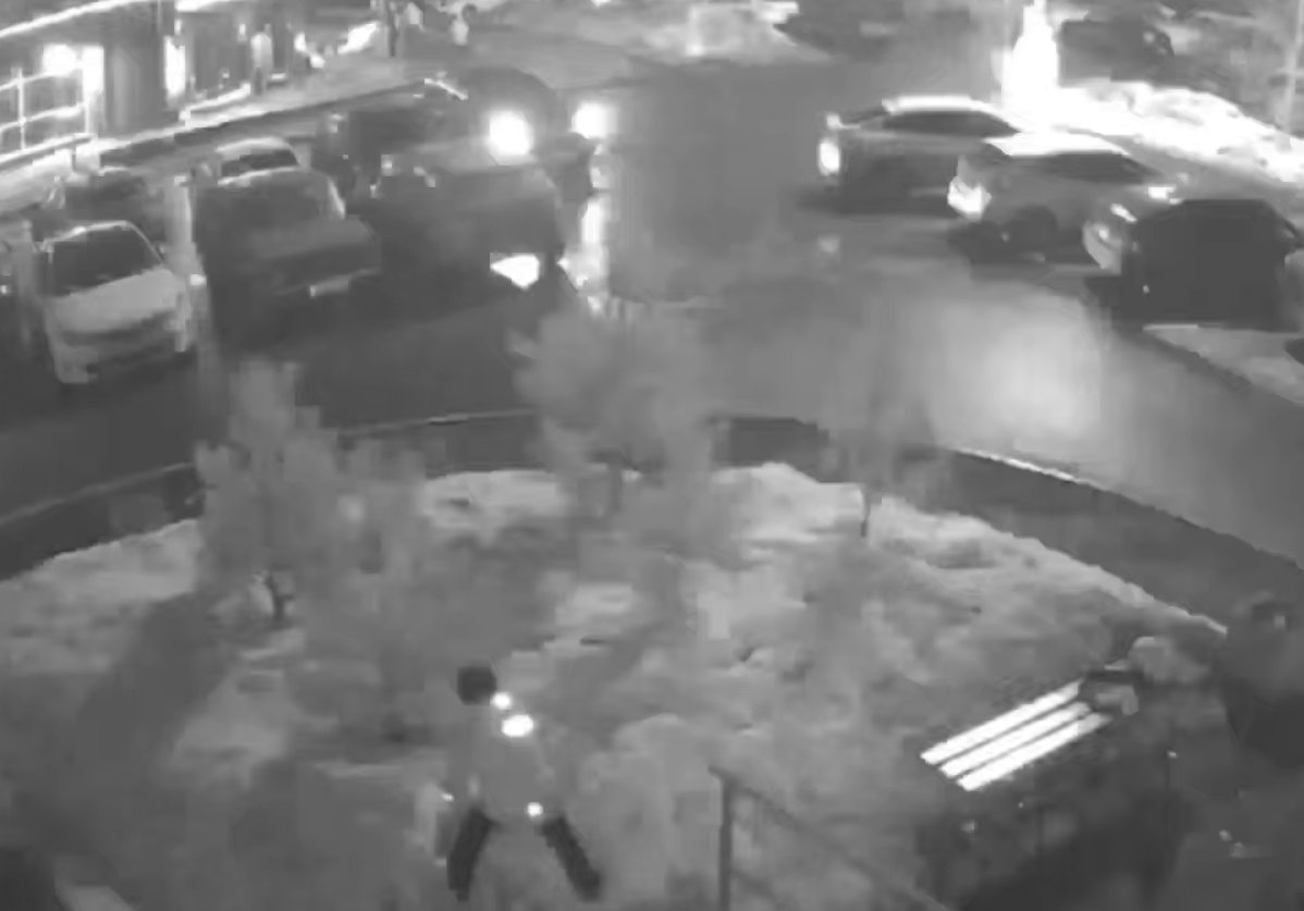    «Даже если бы погиб — сказал бы, что фейерверк некачественный»: в Оренбурге во дворе салют чуть не попал в ребенка