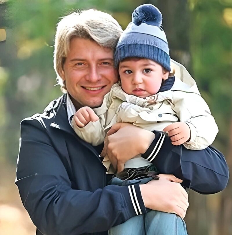 На фото: Редкий кадр из прошлого. Николай Басков верил, что его семейное счастье со Светланой Шпигель будет вечным.