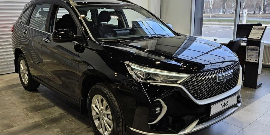 Заехал к дилеру Haval. За сколько продают Haval M6? Какие скидки есть? Есть ли дополнительные скидки на машины 25 года?