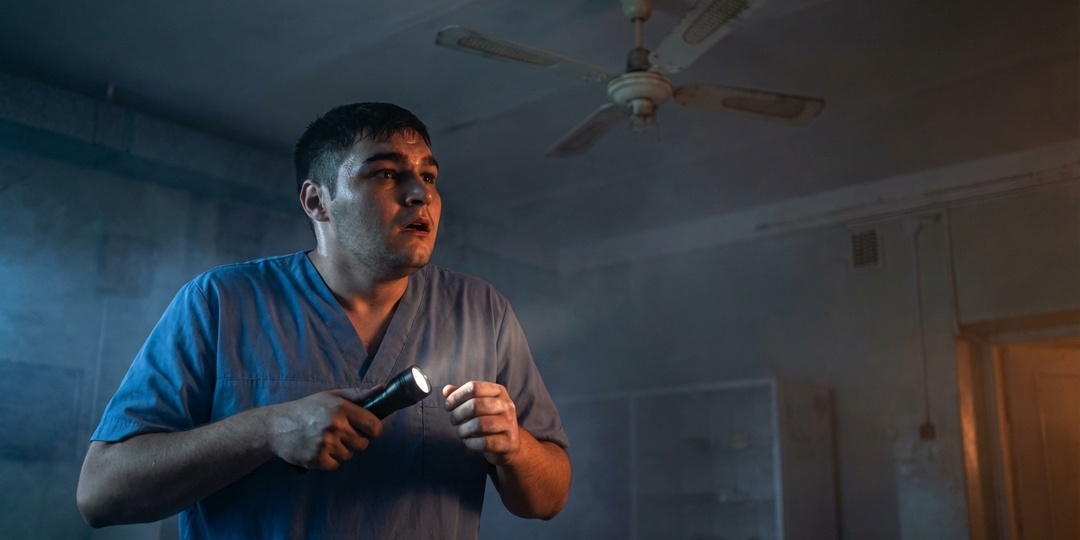 Страшные истории на ночь читать: реальная мистика в морге — вентилятор начал крутиться в обратную сторону, когда я был один