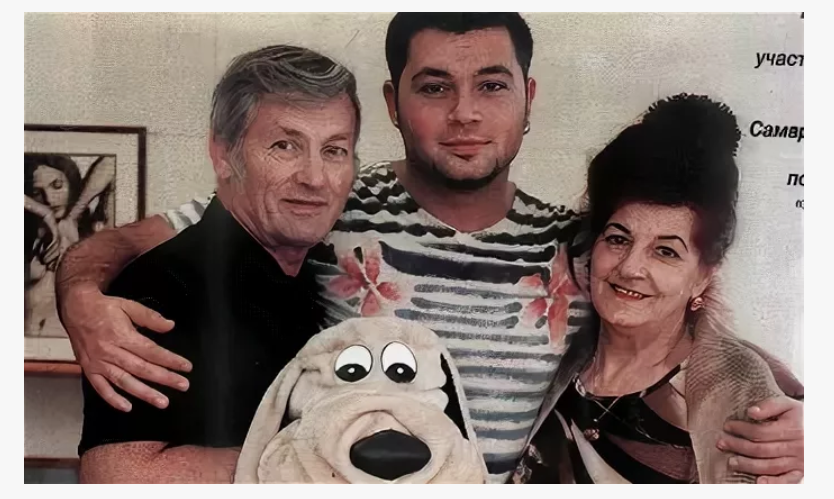   Алексей Чумаков с родителями. Фото: uznayvse.ru.