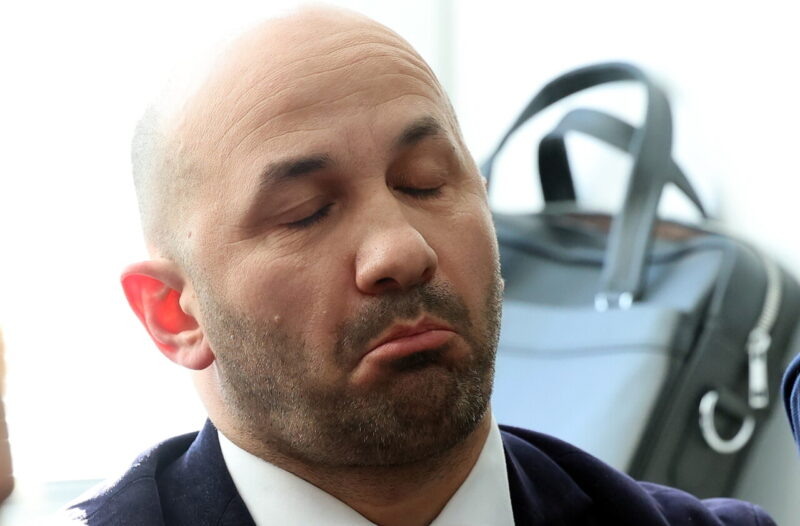  «Семейный» адвокат Саркис Геворкян выслушал решение суда. Опытный юрист прекрасно понимает все последствия. Фото: Столица С