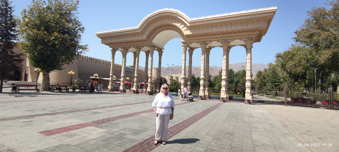 В Худжанд (Таджикистан) на машине из России.