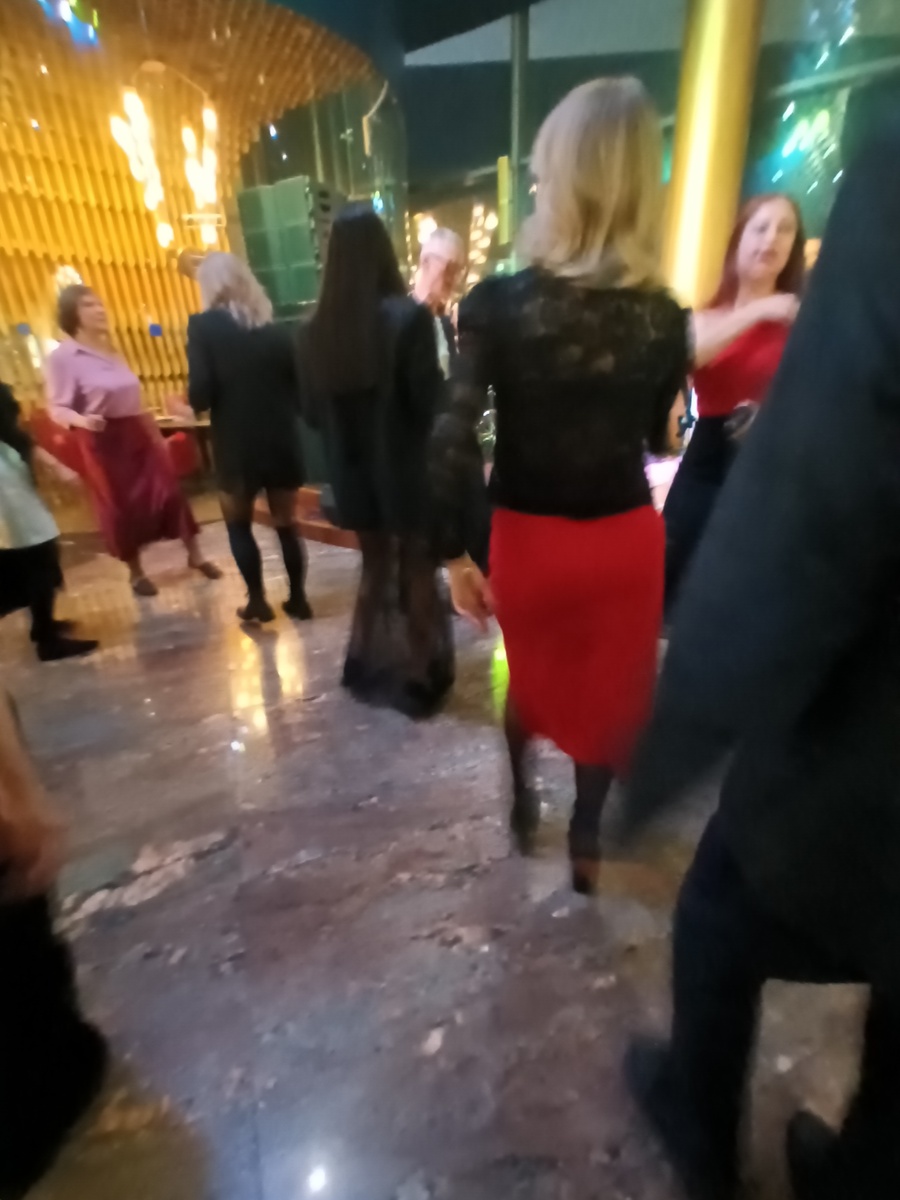 В ресторане " Восход"