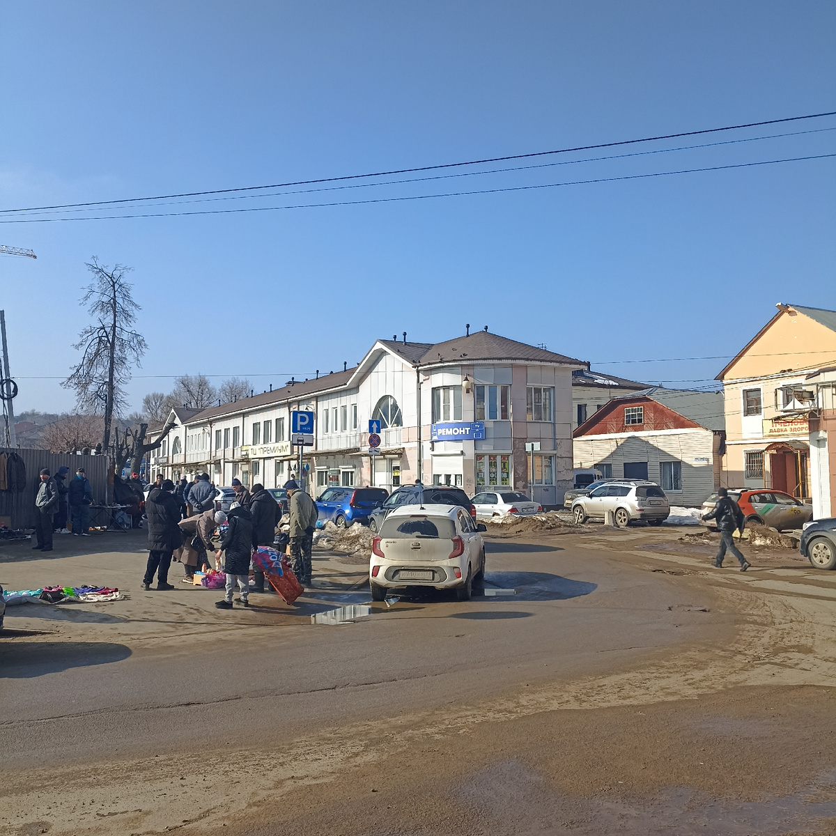 Весеннее солнышко немного разбавляет картинку