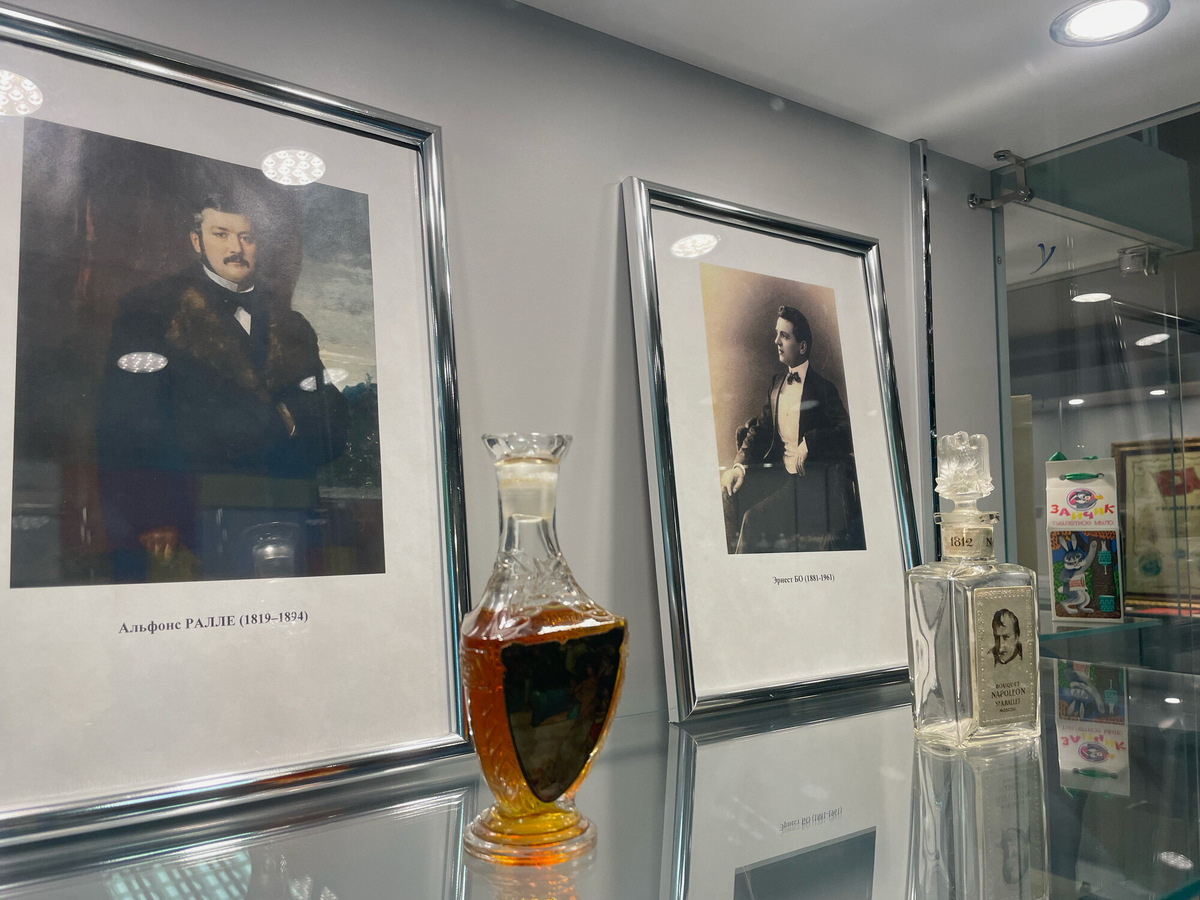 Продукция «А. Ралле и Ко» была настолько качественной, что звание «Поставщик Двора Его Императорского Величества» присуждалось ей четырежды: редкий случай в Российской империи