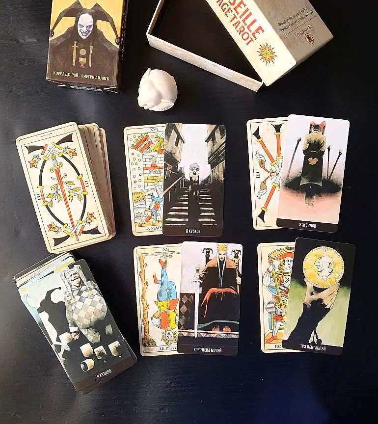Ответ смотрим на колодах "Винтажное марсельское таро" и "Таро Джокера"