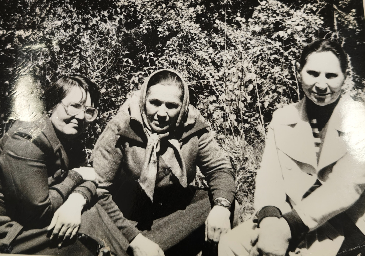 Слева направо: Князева Тамара Ивановна, Князева Надежда Григорьевна, Ландышева Валентина Тимофеевна.