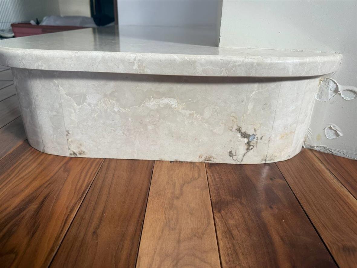 Повреждения мрамора после потопа
