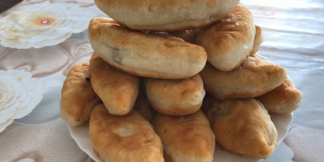 Два рецепта теста для пирожков. Жареные пирожки на сковороде.