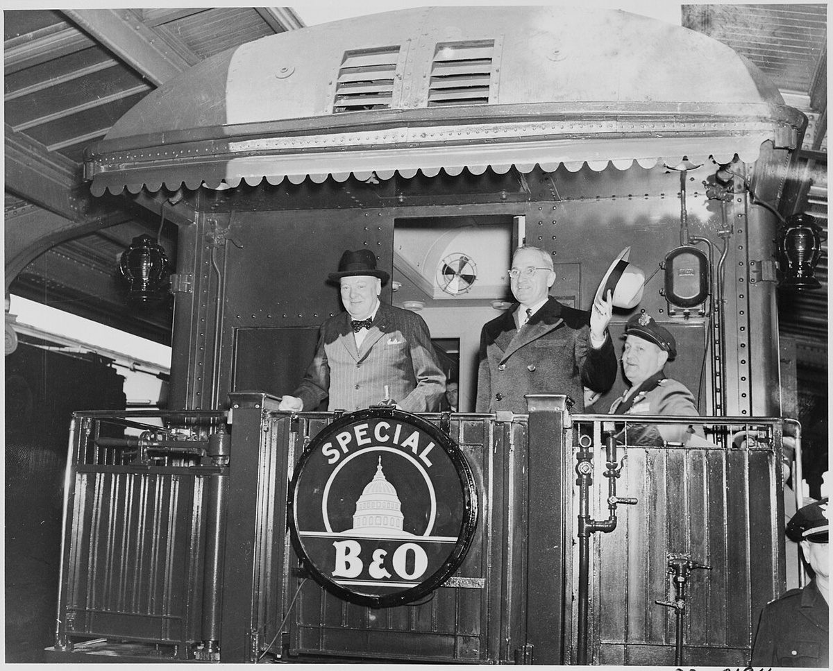 Черчилль и Трумэн отправляются в Фултон.