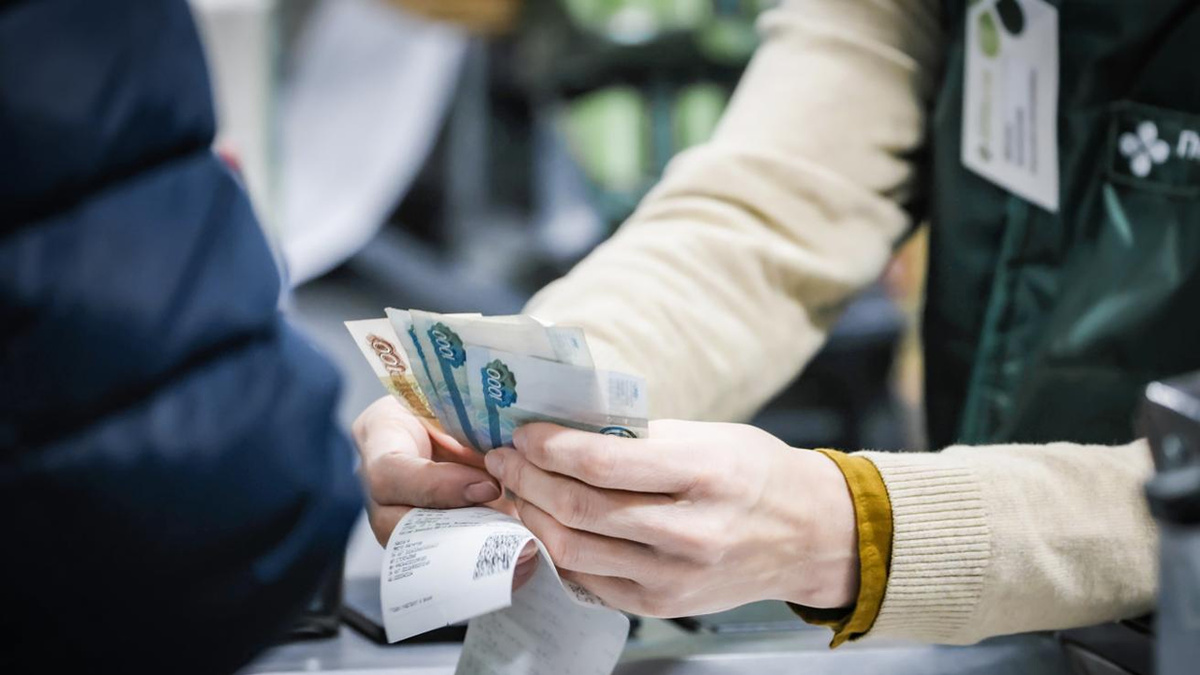 Наличные не сдаются: почему россияне продолжают платить старыми привычками