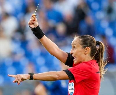 Судить матч саратовского "Сокола" с "Нефтехимиком" будет женщина