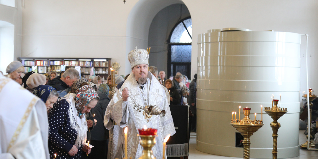 Божественная литургия и панихида архиерейским чином в третью Родительскую субботу Великого поста