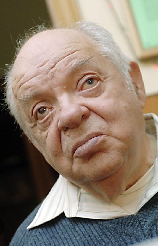 "Русский, советский, американский "поэт". НЕ ЕВРЕЙСКИЙ; у них с этим строго!)