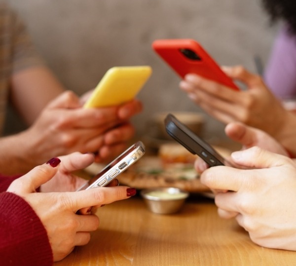 Первое впечатление за 3 секунды: что говорит о вас задняя панель смартфона