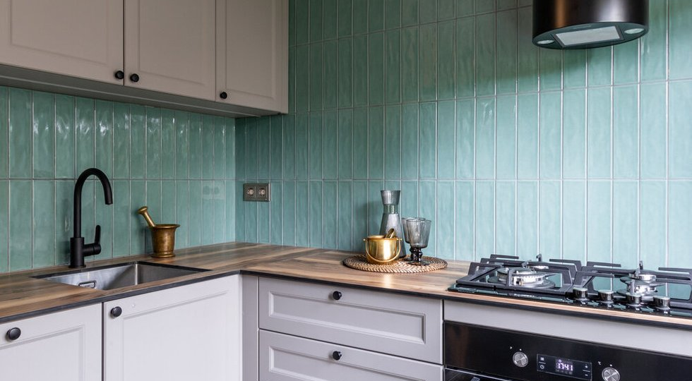 Кухня без верхних шкафов: красиво на картинке, а в жизни?