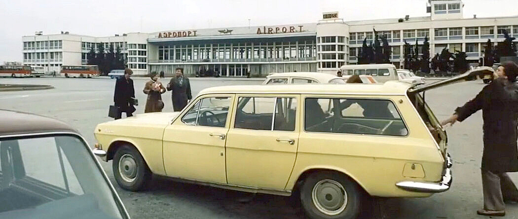 Площадь перед зданием Бакинского аэропорта, 1981