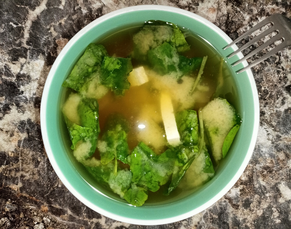 Из личного архива - мисо-суп со шпинатом 