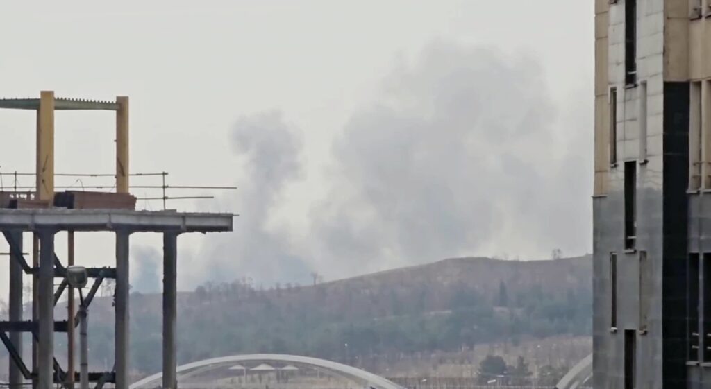    Дым от удара по окрестностям Тегерана. РИА Новости