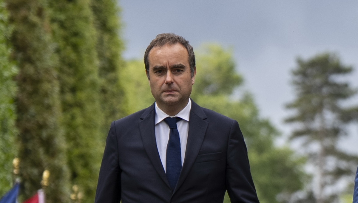     Себастьян Лекорню   
(cc0) Petty Officer 1st Class Alexander Kubitza, the United States Department of Defense