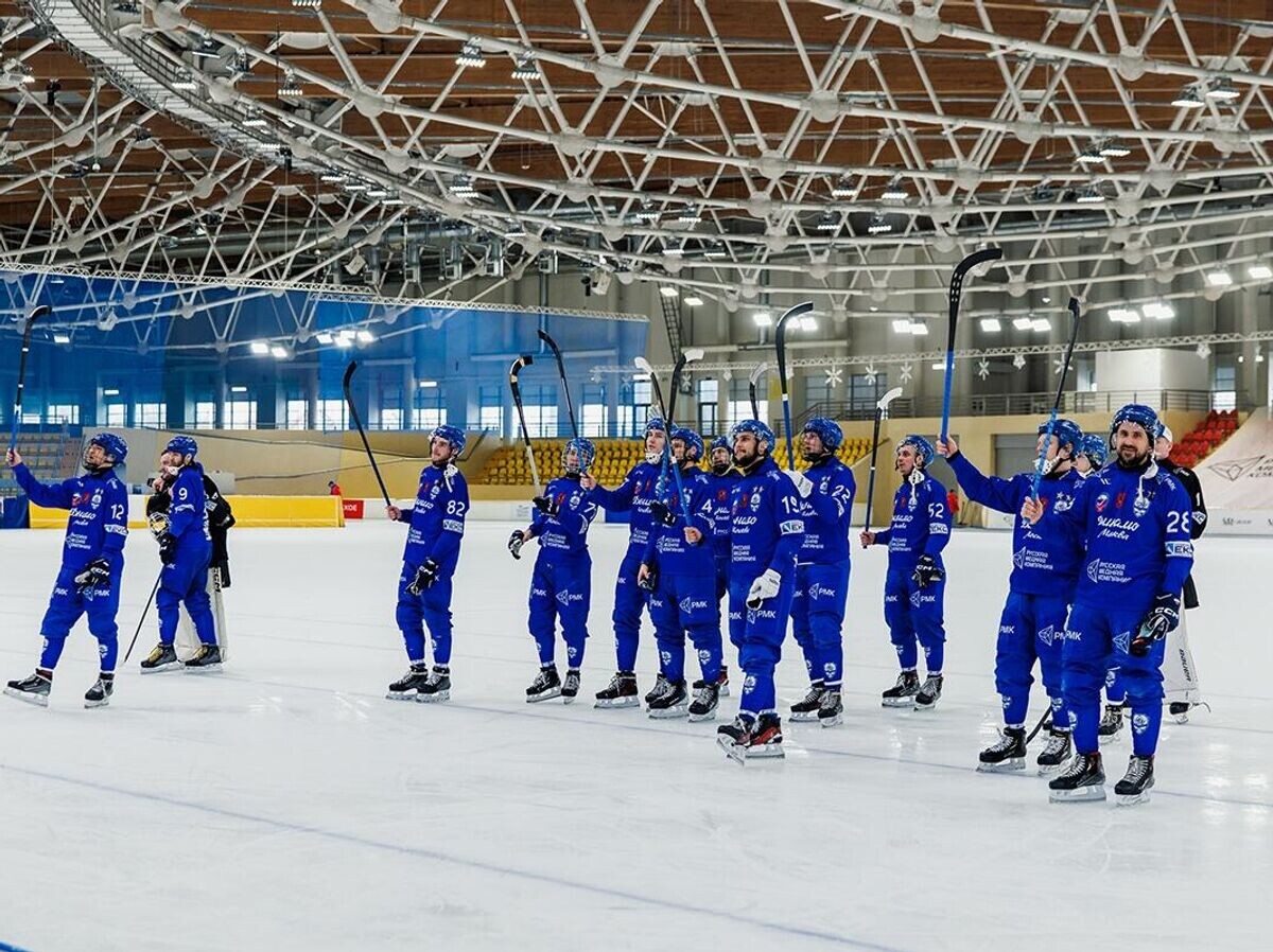    Игроки московского клуба по хоккею с мячом "Динамо" | © Фото : Соцсети клуба по хоккею с мячом "Динамо Москва"