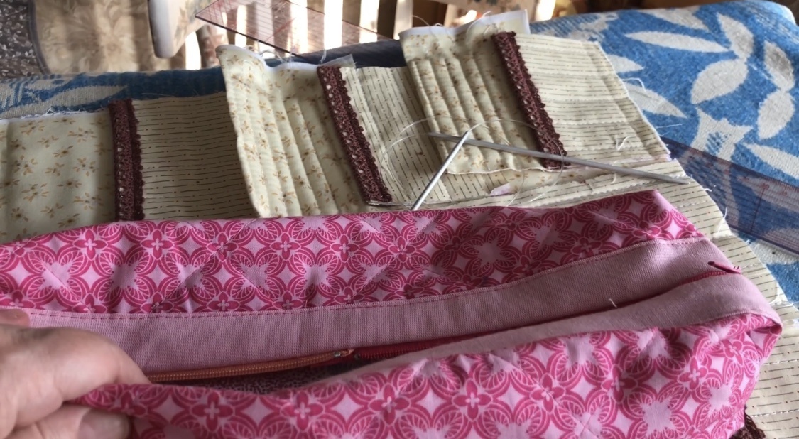 Вот такие органайзеры у меня были синего и желтого цвета. Предварительно я их полностью разобрала