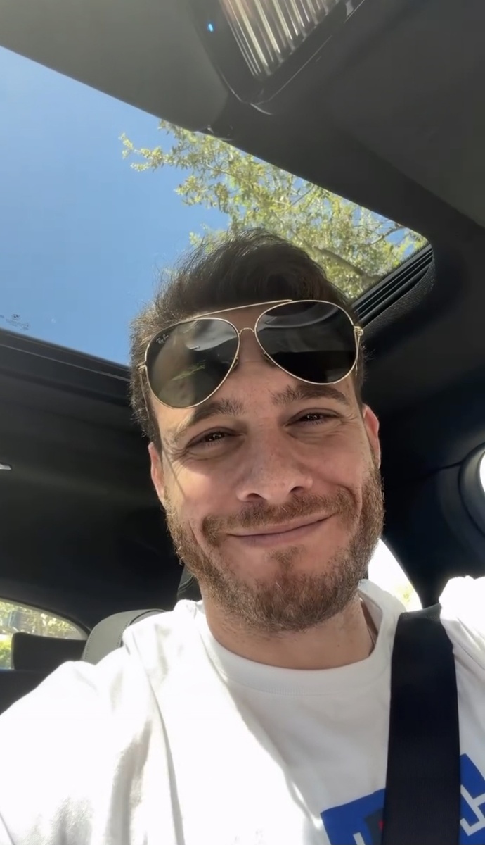 Керем Бюрсин.