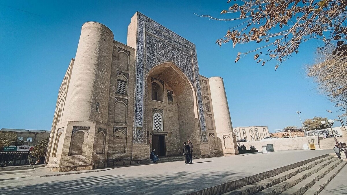    Билеты на двоих обошлись в 50 тысяч рублей, проживание и остальные расходы — еще на 150 тысяч.   1MI