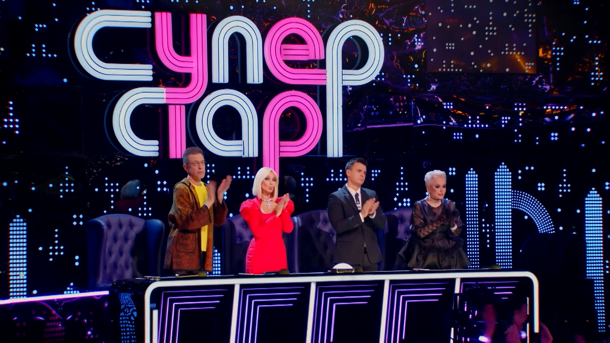 Кадр из полуфинала шоу "Суперстар. Битва сезонов". Телеканал НТВ. Судьи (слева направо) — Сергей Соседов, Валерия Кудрявцева, Кирилл Туриченко (в полуфинале заменяет Станислава Пьеху) и Ирина Понаровская.