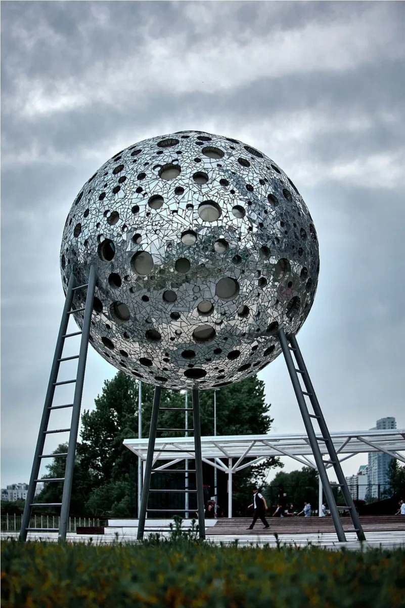 Луна на набережной в Мневниках