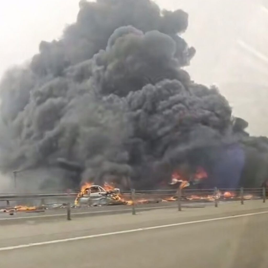    пожар на трассе Ростов