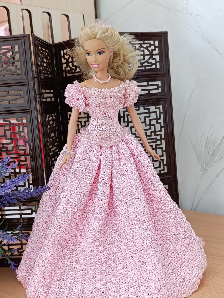 Платье называется " Предоставление ко двору"