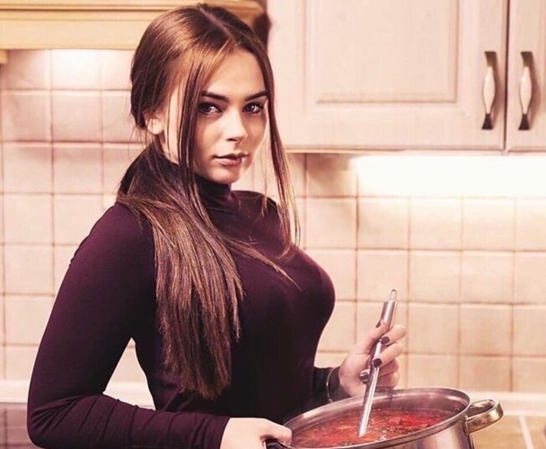 А хочешь, я тебя борщём накормлю?