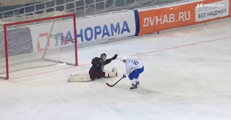    Арсений Козлов забивает решающий гол в матче. Скриншот с трансляции