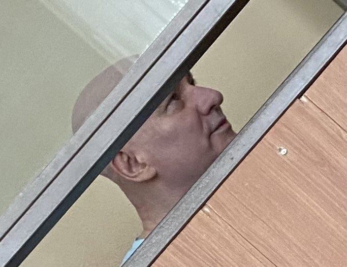 Константин Крят в клетке по окончании одного из заседаний суда...