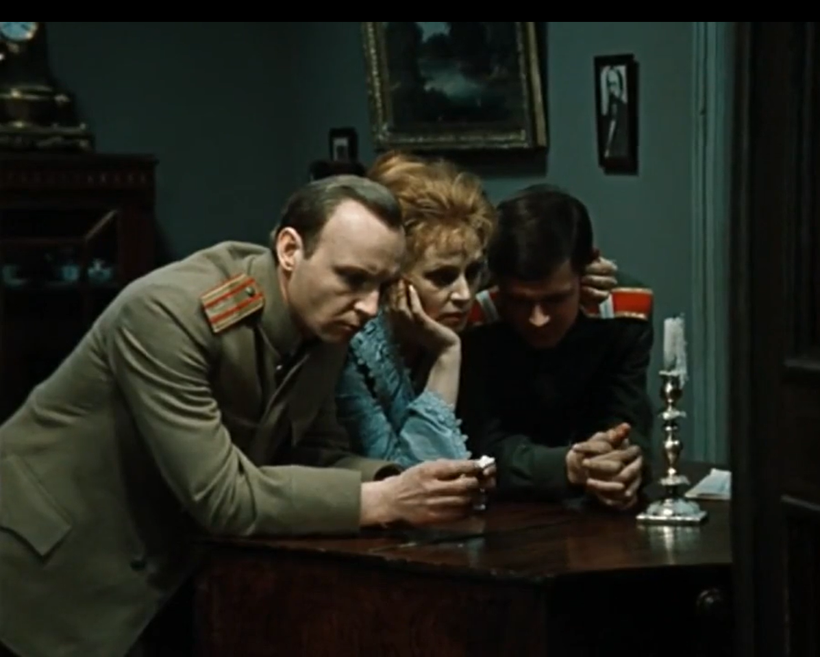 Кадр из фильма "Дни Турбиных"