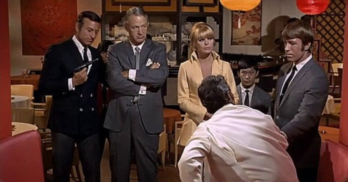 кадр из фильма «Команда разрушителей» Чак крайний справа