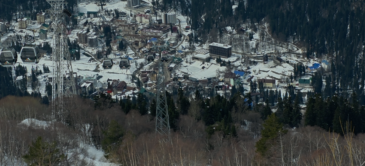 Вид сверху на Домбай