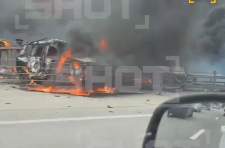 Shot опубликовал видео с места ДТП с бензовозом под Ростовом