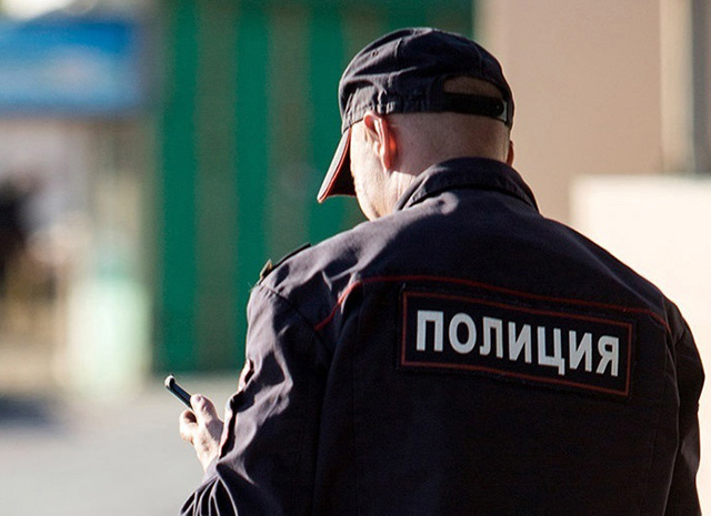 В Твери мужчина нашел проблемы, сдав в ломбард оброненные кем-то наушники