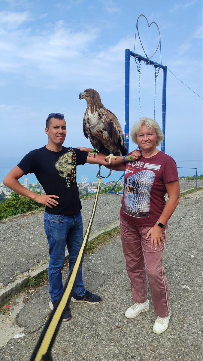 На 1-й смотровой площадке с мощной птицей