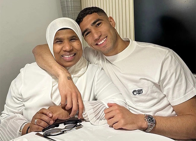    Ашраф Хакими с мамой. соцсети