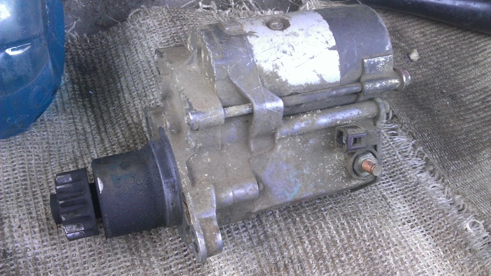 Хорошо видно как я долбил по нему пассатижами когда залипал))