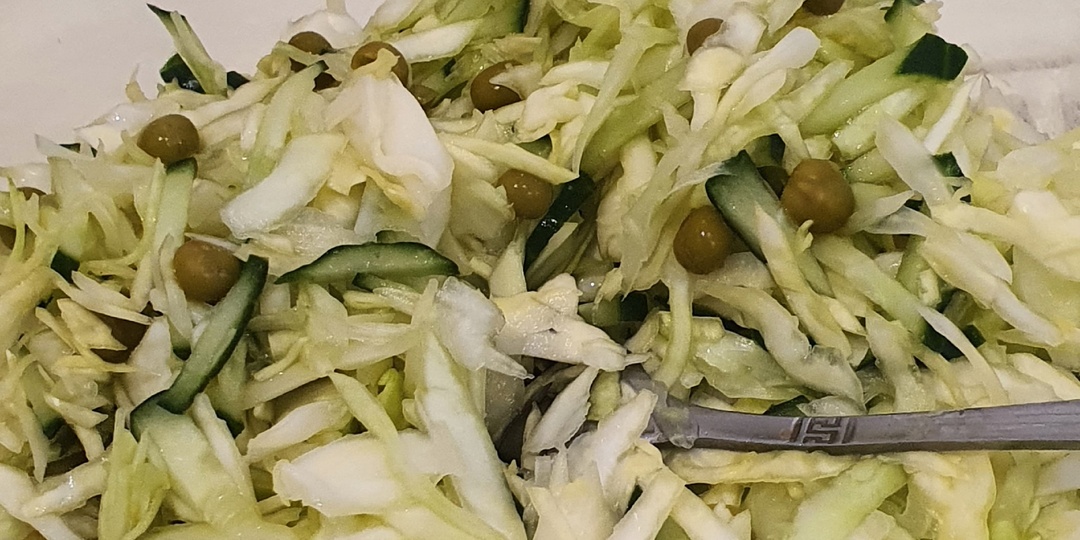 Салат из свежей капусты и огурца