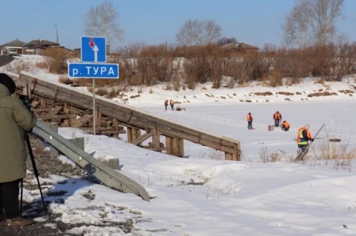    На Среднем Урале продолжают готовить переправы и реки к весеннему паводку