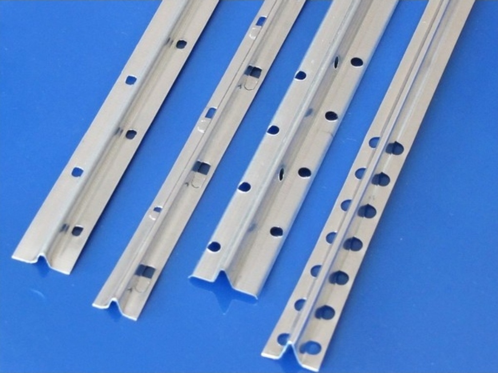 Штукатурные металлические маяки разных размеров (изображение из открытых источников)