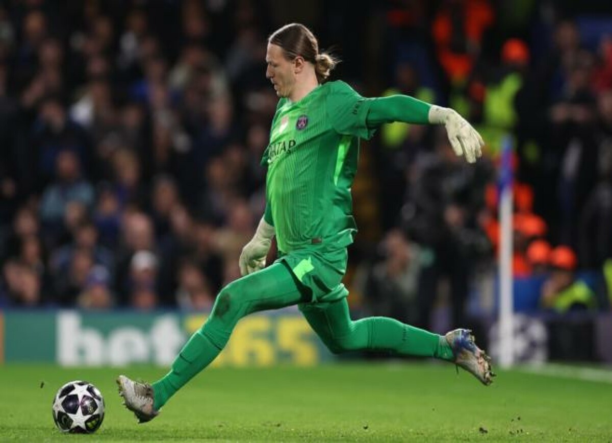     Во Франции спорят о пасе Сафонова на гол: «видение» поля или ошибка защитника?